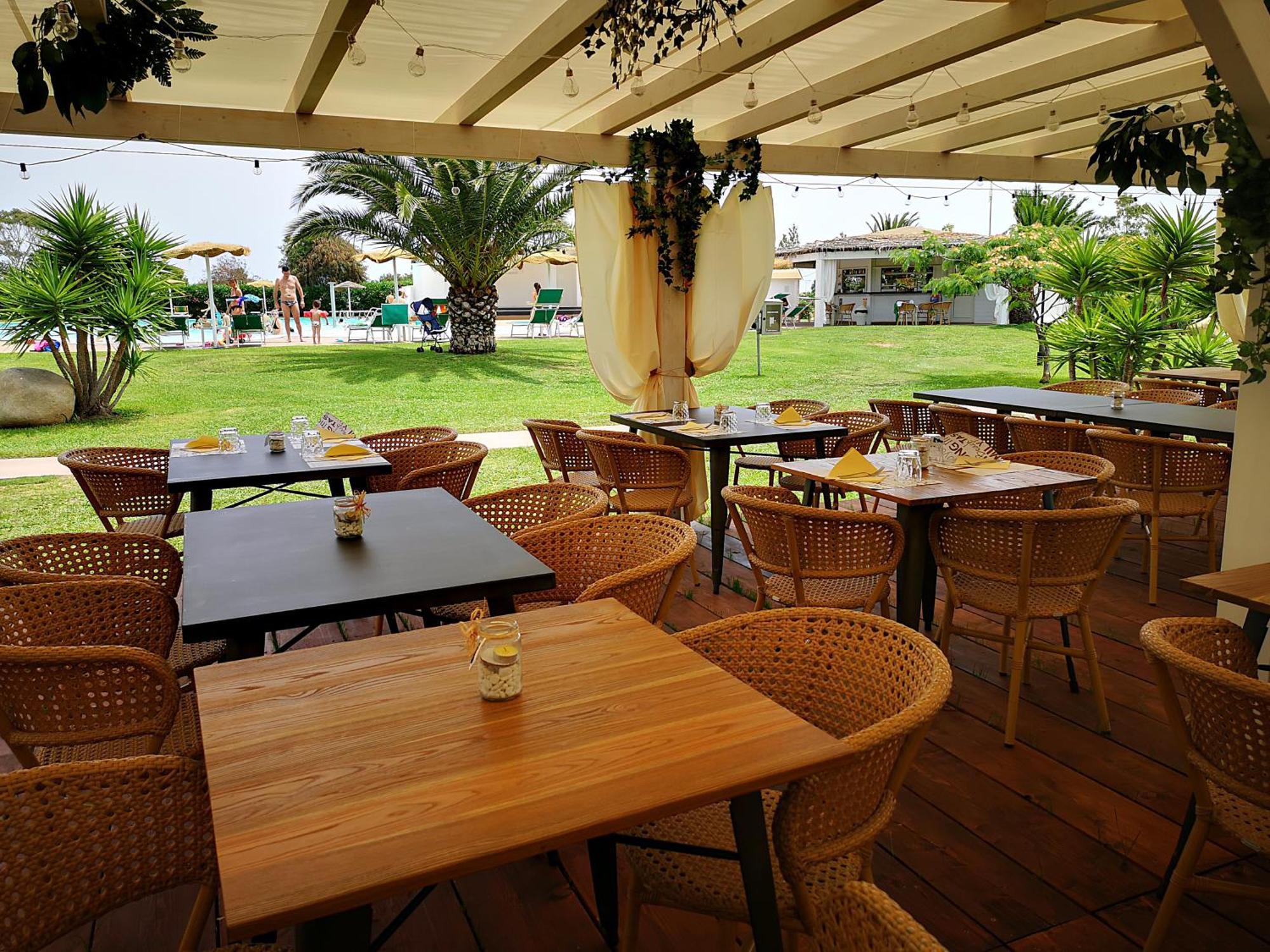 Rey Beach Club Monte Nai Exterior photo